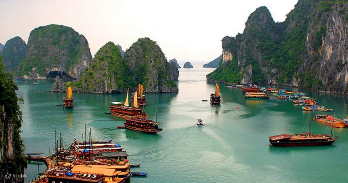 HA LONG BEY VIETNAM